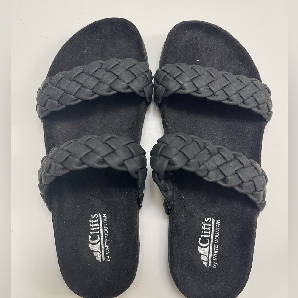 White cliff size 9 sandals hardly worn